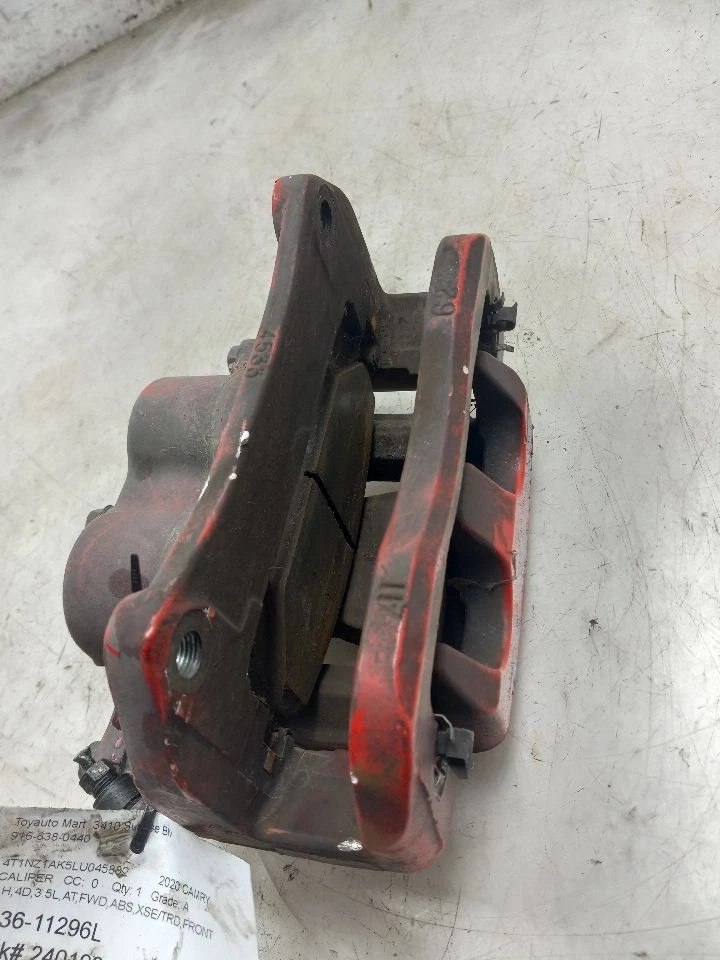 20 21 22 TOYOTA CAMRY TRD XSE ПЕРЕДНИЙ ВОДИТЕЛЬ ЛЕВЫЙ ТОРМОЗ СУППОРТ - Изображение 1 из 4