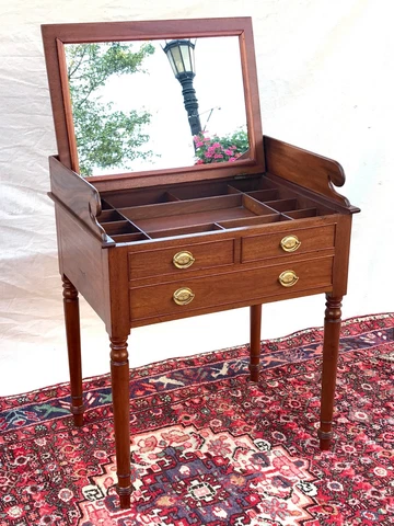 FINE CHIPPENDALE STYLED MAHOGANY ANTIQUE VANITY - SHAVING STAND Cover