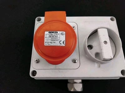 GEWISS GW66009 16 AMP 415 VOLT 5 PIN RED IP44 INTERLOCKED SWITCHED SOCKET  - Image 1 of 4