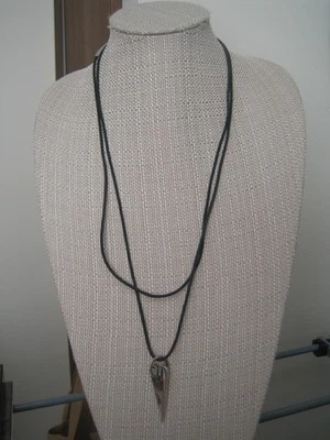 COLLAR COLGANTE PIANEGONDA PLATA ESTERLINA AMOR CORAZÓN ENFERMO con CORDÓN DE CUERO Foto 1 de 4