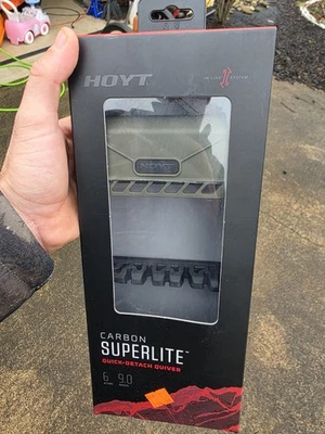 NUEVO Carbón Hoyt Superlite Desmontaje Rápido 6 Flechas Arco Aljaba - Salvaje Foto 1 de 2