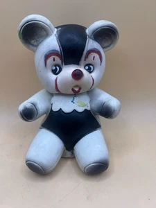 Vintage 70er Jahre Gummi Teddybär Quietschspielzeug Baby mit Goldfisch am Lätzchen - Bild 1 von 4