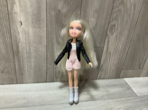 MGA 9.5" Bratz 2010 Cloe? Doll Blue Eyes Blonde Hair - Picture 1 of 6
