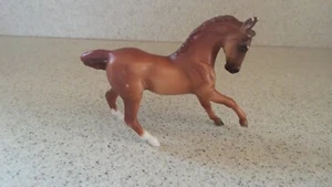 Breyer Pferd Stallgefährte Kastanie Warmblut Modell #5412 - Bild 1 von 3