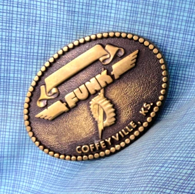 Fivela de cinto promocional Funk Mfg Co Coffeyville KS Agri Drivetrains vintage anos 70 BTS.GMP018 - Imagem 1 de 4