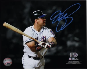 Mike Piazza New York Mets Signed 8" x 10" Home Run Spotlight Photo - Picture 1 of 1