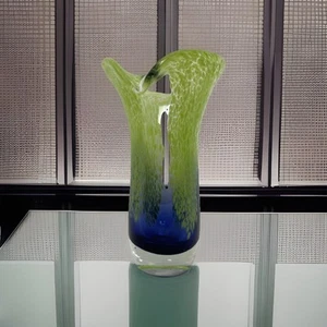 Handgefertigte Kunstglas Blumenvase schwer mit blauem & grünem Wirbel Design 7 3/4" - Bild 1 von 11