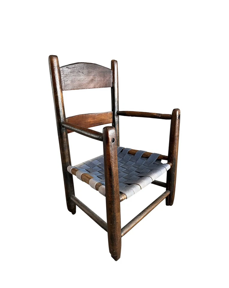 Sillón antiguo de asiento tejido con respaldo de escalera para niños tempranos americanos Foto 1 de 4