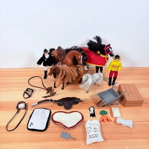 Vintage Julip Pferde Konvolut Jockeys & Zubehör  - Bild 1 von 22