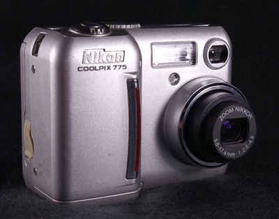 Nikon COOLPIX 775 2.1MP Digital Camera Works With Memory Card No Battery (№#10) - Image 1 of 4