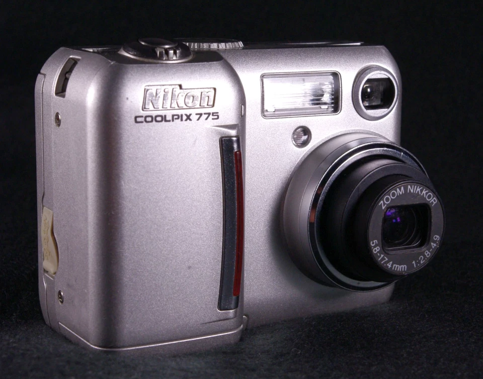 Nikon COOLPIX 775 2.1MP Digital Camera Works With Memory Card No Battery (№#10) - Image 1 of 4