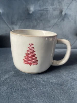 Taza de café Hearth & Hand Tree roja Navidad Magnolia taza de té de gres (1 taza) Foto 1 de 4