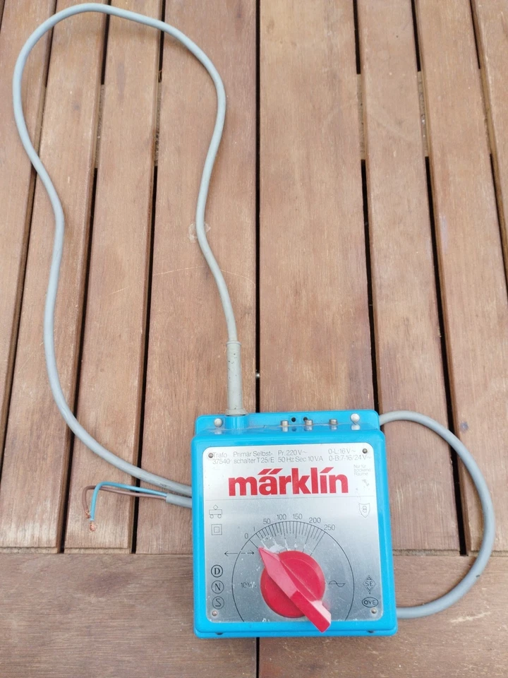 Märklin 37540 Trafo mit Fahrpult bis 10 VA Wechselstrom Spur H0 #J853 - Bild 1 von 1