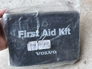 2005-2022 VOLVO First Aid Kit New & Sealed Black Zippered Case PN 8551552 - Foto 1 di 5