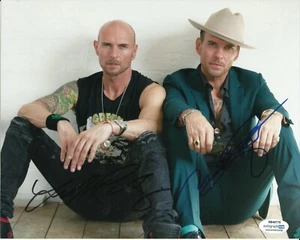BROS SIGNED COOL PHOTO MATT AND LUKE (2) ALSO ACOA - Picture 1 of 2