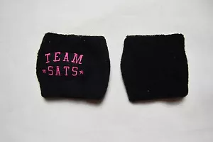 Die Saturdays Team Sat Logo Armband Schweißband Neu Official Chasing Lights - Picture 1 of 2