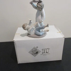 NAO by LLadro. Pillow Fight Figurine with Box #0281. - Picture 1 of 4