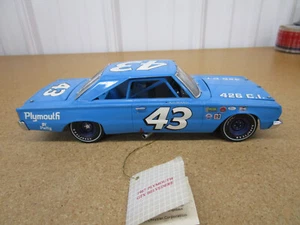 1967 Plymouth GTX Belvedere Petty 43 FRANKLIN MINT 1/24 diecast car LOOSE tag B2 - Picture 1 of 10