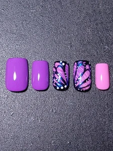 Individuelle Gel Press on Nails Handarbeit 10 Stück Set GROß Rosa Lila Schmetterling - Bild 1 von 8