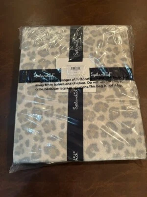 Nuevo en Paquete Espléndida Arena Gris Estampado Leopardo Suave Felpa Vellón Tiro 50"x60" Foto 1 de 4