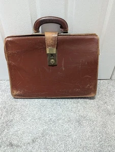 Cool Vintage Brown Leather Briefcase Satchel Holdall Ideal Display Or Prop - Picture 1 of 11
