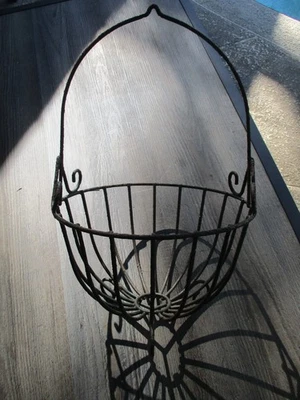 CESTA/PLANTADORA DE ALAMBRE PESADO VINTAGE COLGANTE O SENTADA Foto 1 de 4