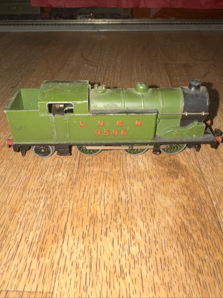 Vintage Hornby Dublo EDL7 Class N2 0-6-2T Tank Locomotive LNER Green 9596 Runs - Image 1 of 4