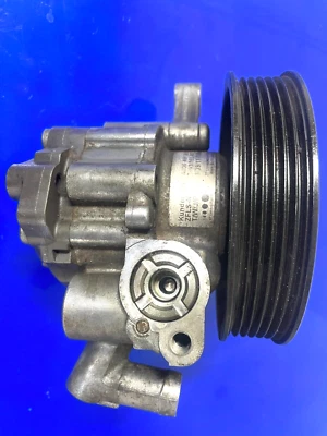 Bomba hidráulica de dirección asistida Mercedes Benz C250 tracción trasera sedán 13 14 A0064663601 OEM Foto 1 de 3