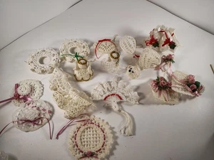 Lote 17 Adornos de Navidad Corazón Guirnalda Ángulo Almidonado Marfil Blanco Ganchillo - Imagen 1 de 7