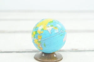 De colección. Ohio Art 4,75" litografía de acero banco de globos de lata litografía de lata de la década de 1960 - Imagen 1 de 8