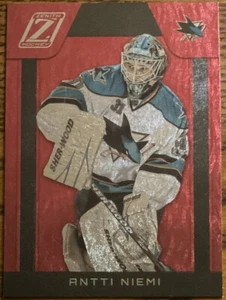 2010-11 Zenith Red Hot Antti Niemi #77 San Jose Sharks - Picture 1 of 2