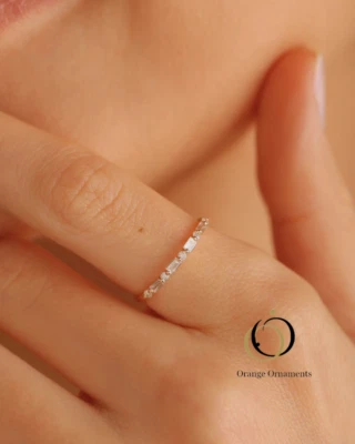 Anillo de promesa de boda minimalista de diamantes creado en laboratorio Baguette plata S925 Foto 1 de 4