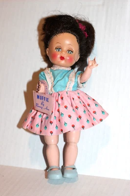 MUÑECAS LIBRO DE CUENTOS DE COLECCIÓN CALIFORNIA MUFFIE RODILLERA DOBLADA 7,5 PULGADAS DE ALTO Foto 1 de 4