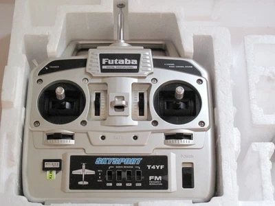 RADIOCOMMANDE 4 voies FUTABA SKYSPORT 4YF-FM 41 MHZ - Photo 1/4