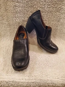 B.O.C. Geboren Damen 7,5 schwarz genarbtes Leder Slipper Bootie Schuhe gestapelter Absatz  - Bild 1 von 9