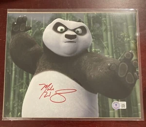 Foto firmada por Kung Fu Panda PO 8x10 firmada por Mick Wingert certificado de autenticidad Beckett Dreamworks - Imagen 1 de 3