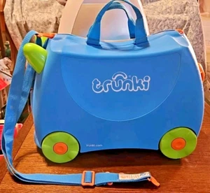 Trunki Ride On Luggage Wheeled Suitcase Pull Leash Key Blue Green Horns Toddler - Picture 1 of 22