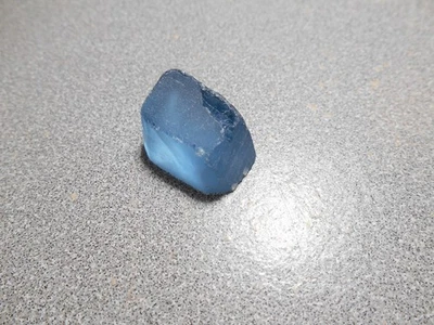 Topacio azul Londres facetado áspero. 38,0 cts. Limpio. Brasil Foto 1 de 2