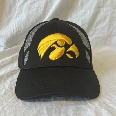 Boné Iowa Hawkeyes Top of the World ajuste elástico/chapéu ajustável cinza dourado - Imagem 1 de 4