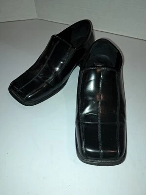 Zapatos de vestir Stacy Adams Nate negros de imitación de cuero sin cordones para niños 4 Foto 1 de 4