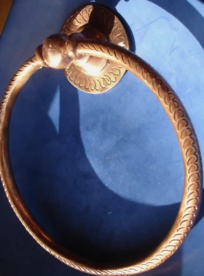 Moroccan solid TARNISHED COPPER colour ENGRAVED round towel holder ring W20 cm - Image 1 of 4