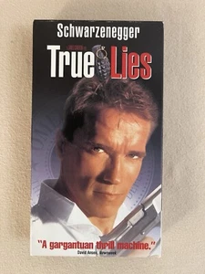 True Lies - VHS - Arnold Schwarzenegger Jamie Lee Curtis - Excellent Cond - H7 - Picture 1 of 6
