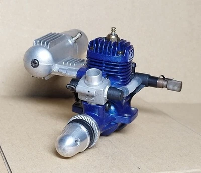 O.S. MAX-15LA Blue 2.49cc 2-cycle glow engine with muffler for R/C airplane, f/s - Image 1 of 4
