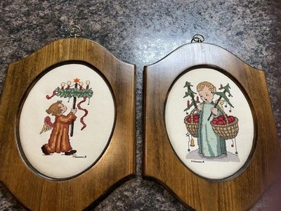 XSTICH HUMMEL CHRISTMAS KIDS Framed In Beautiful Pine Frame - Image 1 of 4