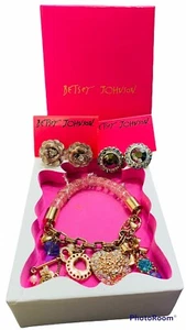 Besty Johnson Charm bracelet 2 pair of earring new - Picture 1 of 6