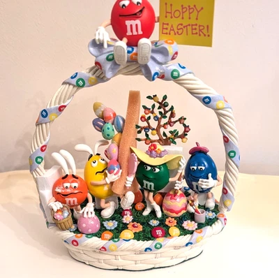 Cesta M&M Easter Egg-stravaganza USADA en CAJA Stryfoam Original Danburry Como Nueva Foto 1 de 4