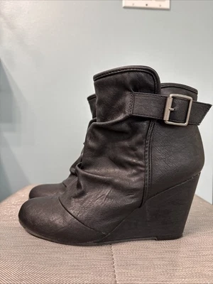 Botas holgadas de cuña negras Madden Girl sin cordones para mujer 8 zapatos informales botín Foto 1 de 4