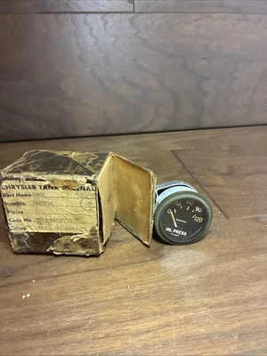 De colección. Manómetro de presión de aceite Chrysler Tank Arsenal 0 a 120 psi (6208795) Foto 1 de 4