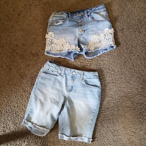 NICE EUC LOT of 2 Girls Jean Shorts Calvin Klein Vanilla Star Button Zip 10 12 - Picture 1 of 6
