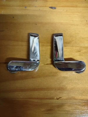 JUEGO OEM DERECHA E IZQUIERDA Cerradura Ventana Ventilación, Fiat Spider, Hasta 1979 con Ventilaciones Movibles  Foto 1 de 4